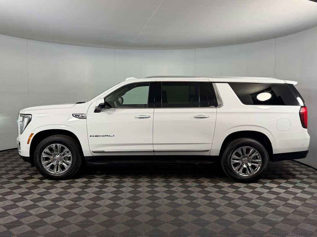 Used 2025 GMC Yukon XL Denali AWD/4WD image 9