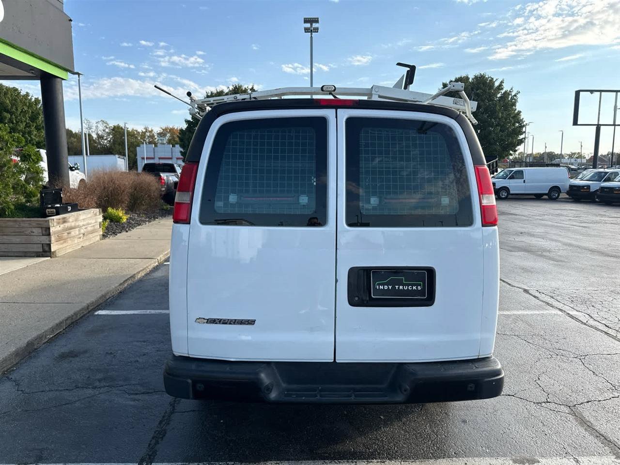 Used 2018 Chevrolet Express 2500 w/ Driver Convenience Package RWD image 7