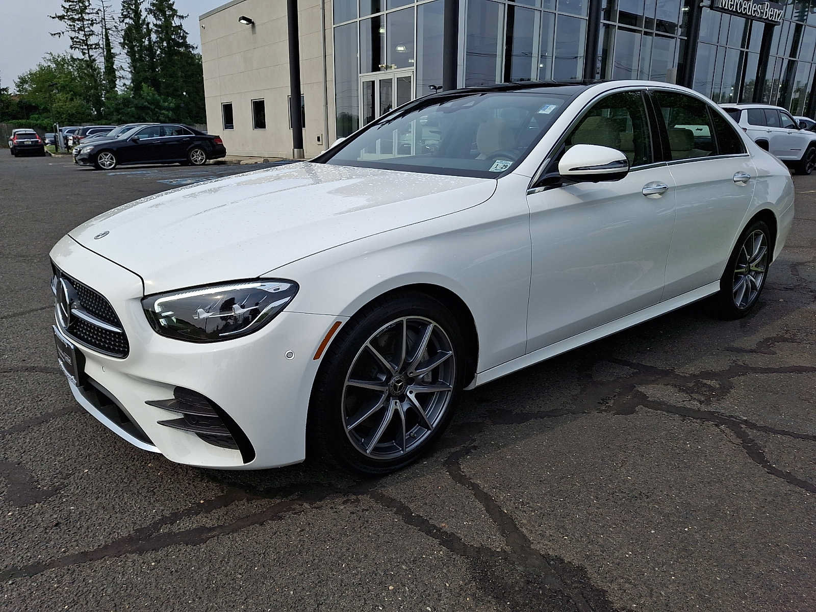 Used 2023 Mercedes-Benz E 350 4MATIC Sedan image 3