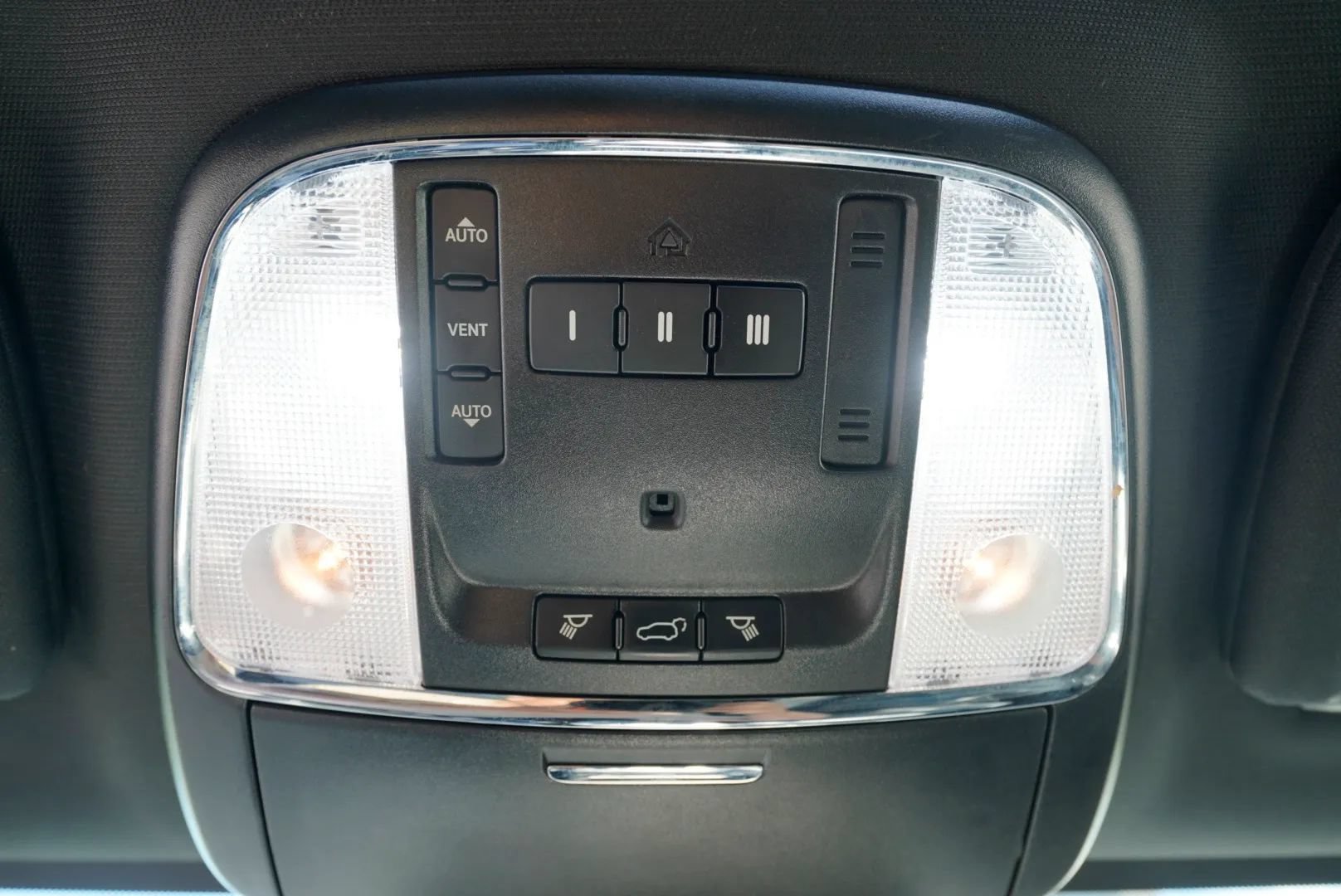 Used 2018 Jeep Grand Cherokee Limited AWD/4WD image 25