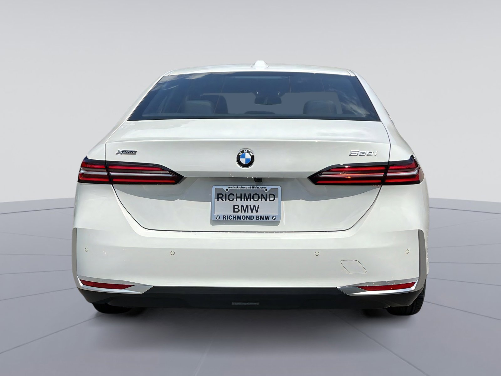 Certified 2025 BMW 530i xDrive w/ Premium Package image 4