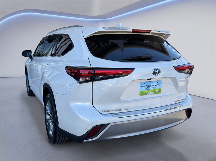 Used 2021 Toyota Highlander Platinum FWD image 4