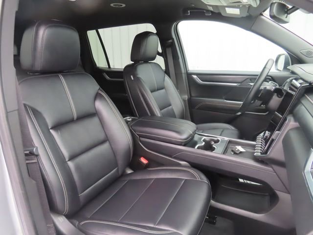 Used 2024 GMC Acadia Elevation w/ Black Edition image 25