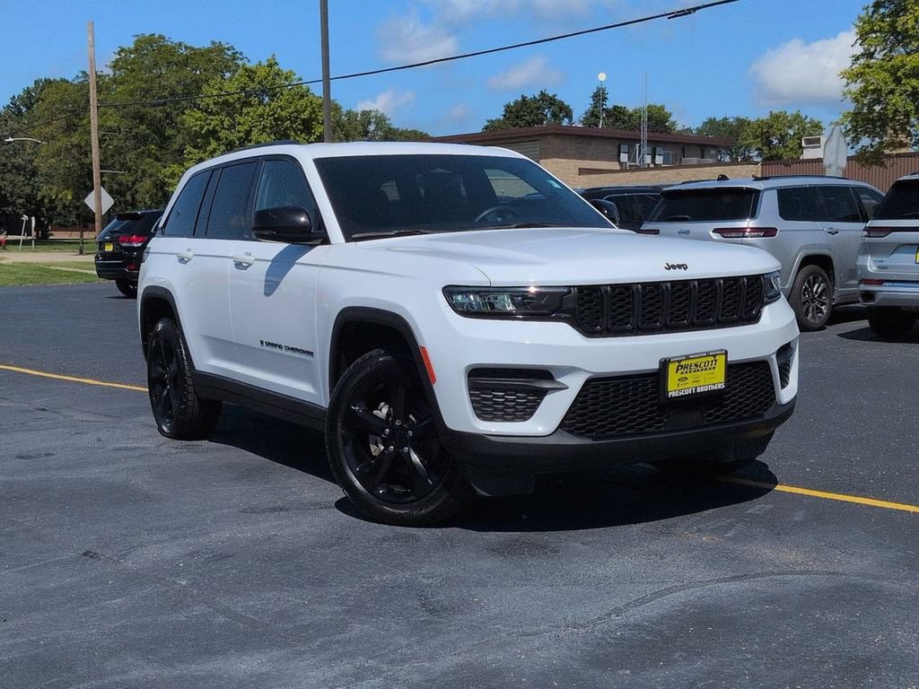 Used 2022 Jeep Grand Cherokee Altitude AWD/4WD image 1