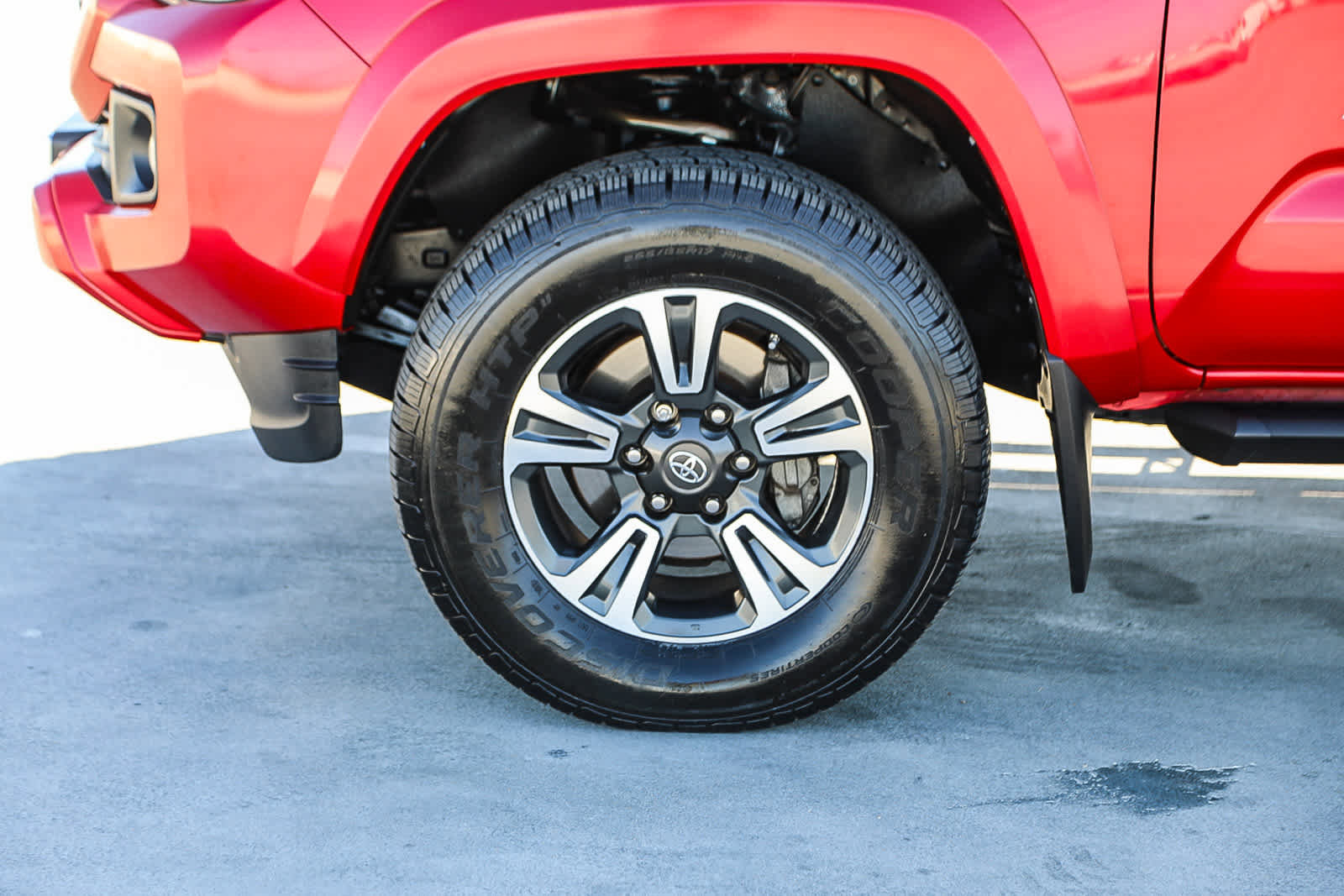 Used 2018 Toyota Tacoma TRD Sport image 11