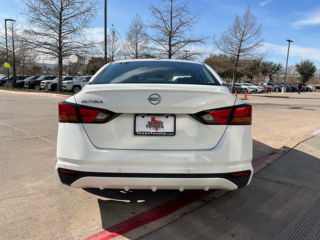 Used 2025 Nissan Altima 2.5 SV image 7