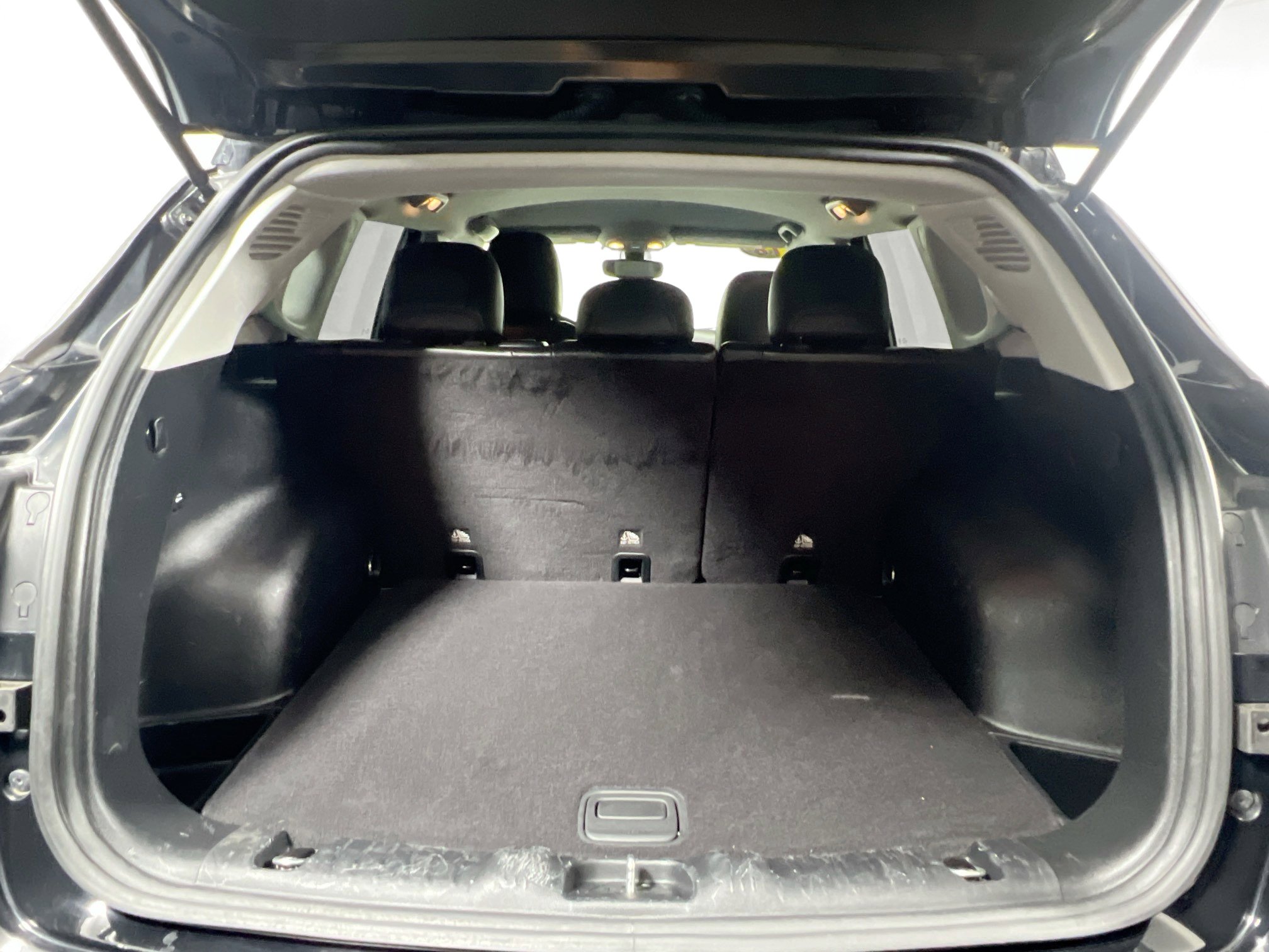 Used 2018 Jeep Compass Latitude w/ Cold Weather Group image 34