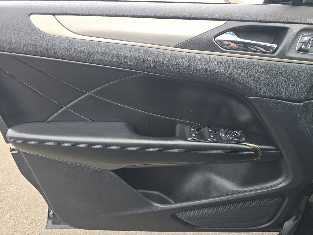 Used 2018 Lincoln MKC Premiere image 24