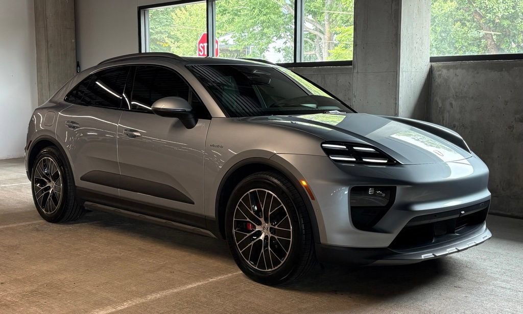 Used 2025 Porsche Macan 4S Electric AWD/4WD image 12