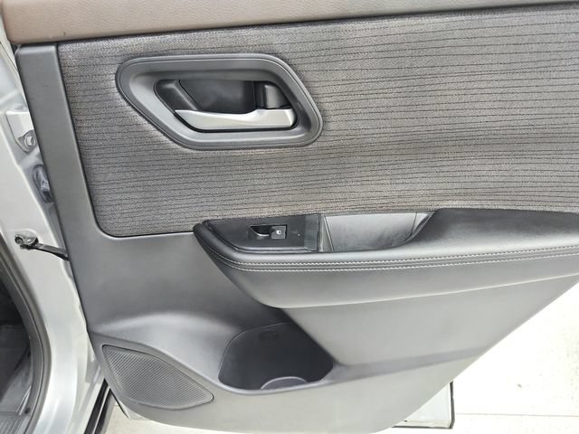 Used 2023 Nissan Rogue SV FWD image 44