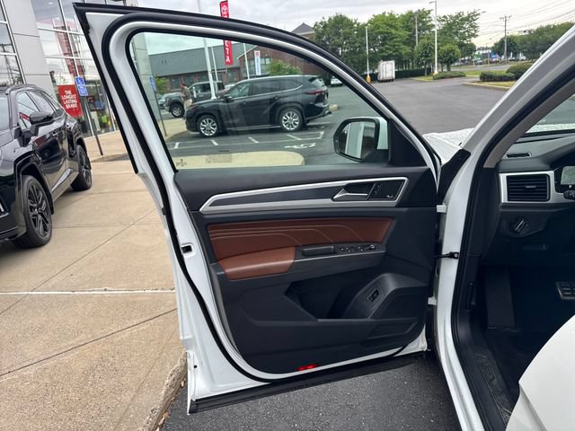 Used 2022 Volkswagen Atlas SEL Premium AWD/4WD image 12