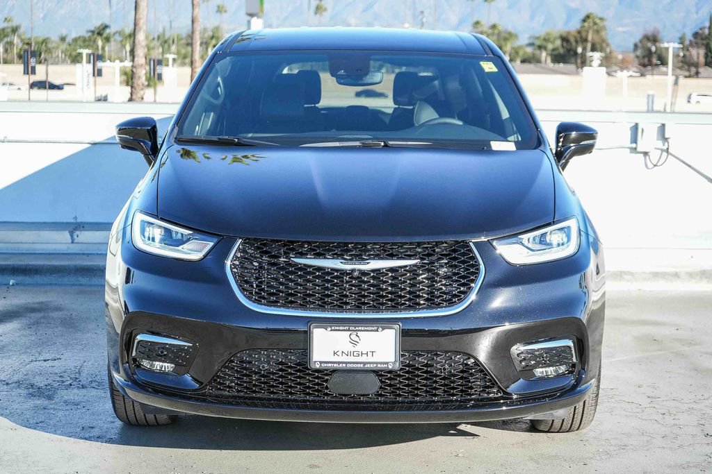 New 2026 Chrysler Pacifica Select image 2