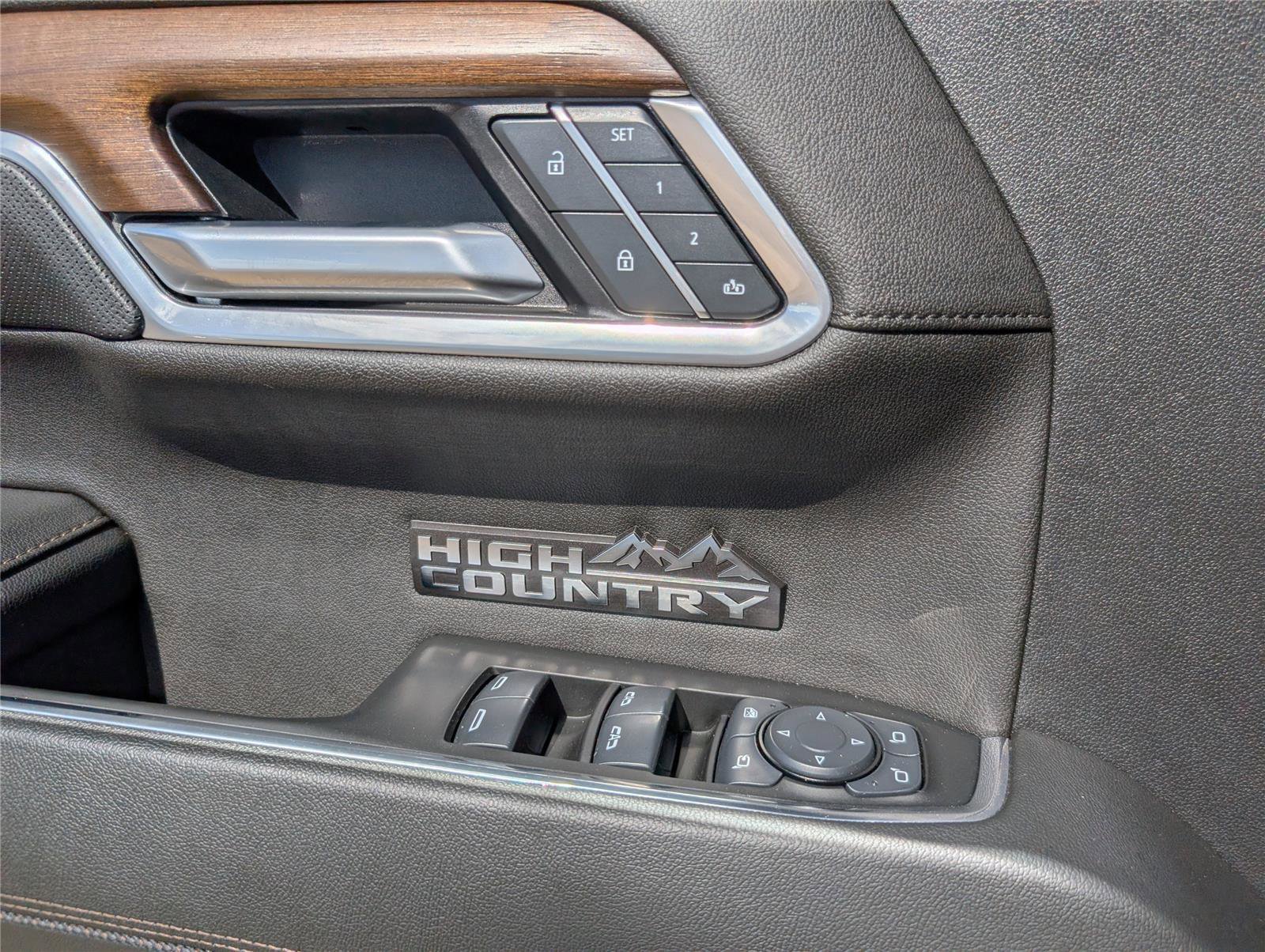 Used 2025 Chevrolet Silverado 1500 High Country w/ Technology Package AWD/4WD image 17