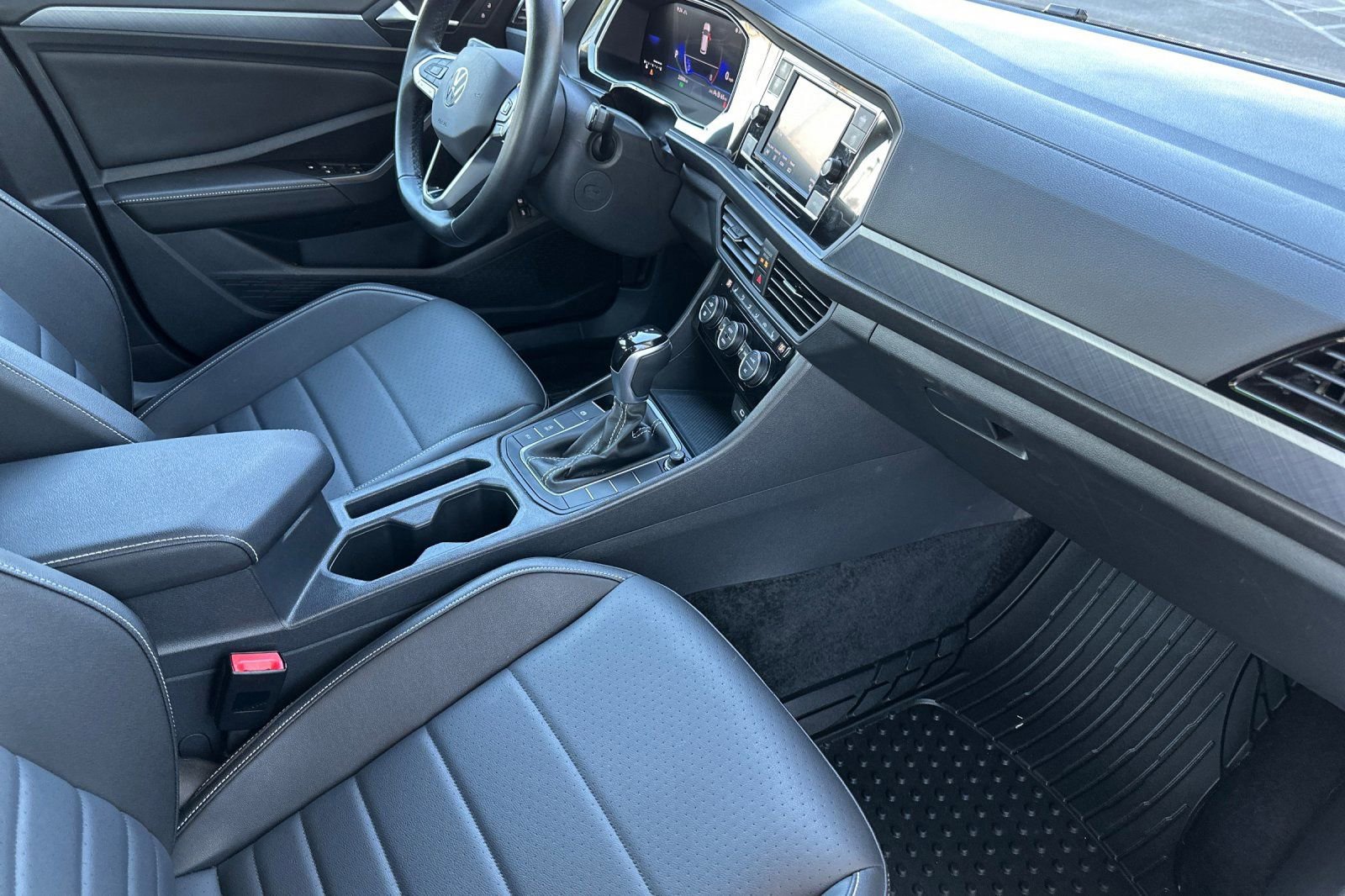 Used 2024 Volkswagen Jetta SE image 16