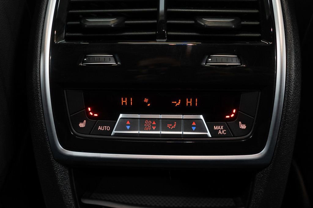 Used 2025 BMW X6 xDrive40i w/ Climate Comfort Package image 15