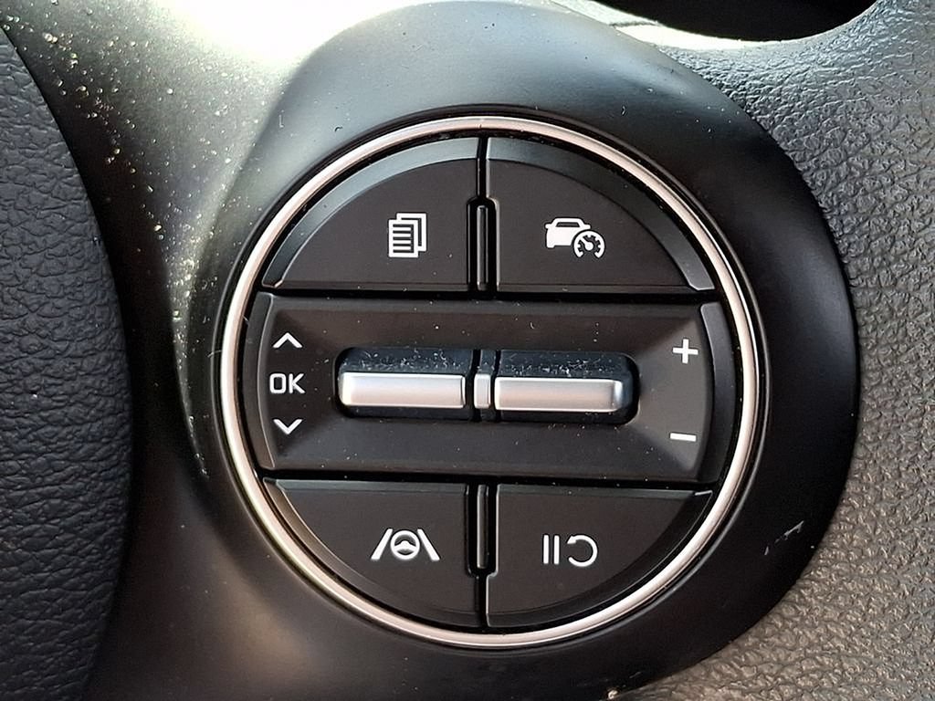 Used 2025 Kia Soul LX w/ LX Technology Package FWD image 21