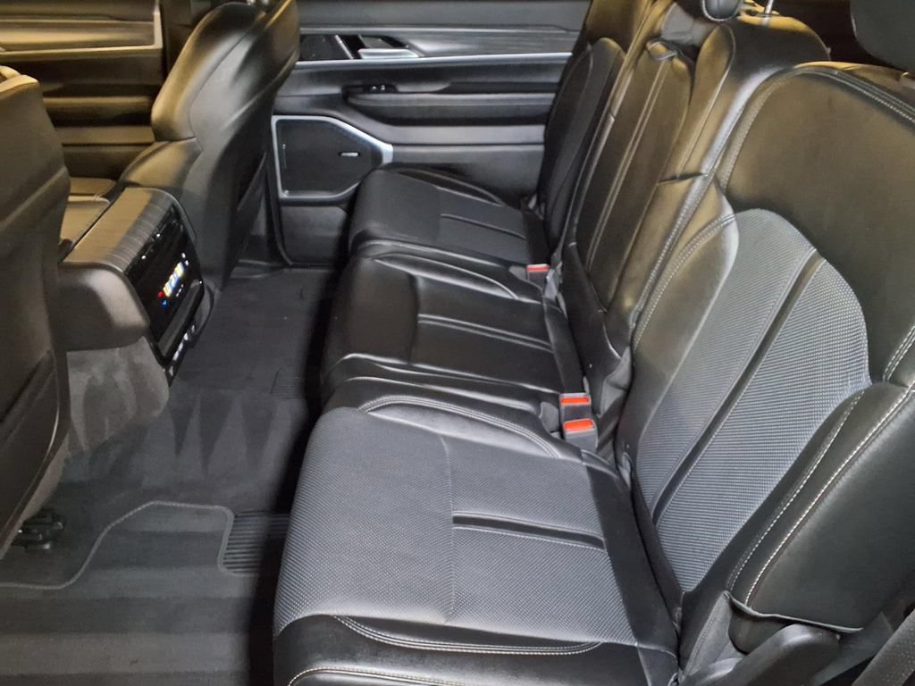 Used 2024 Jeep Wagoneer Series II RWD image 16