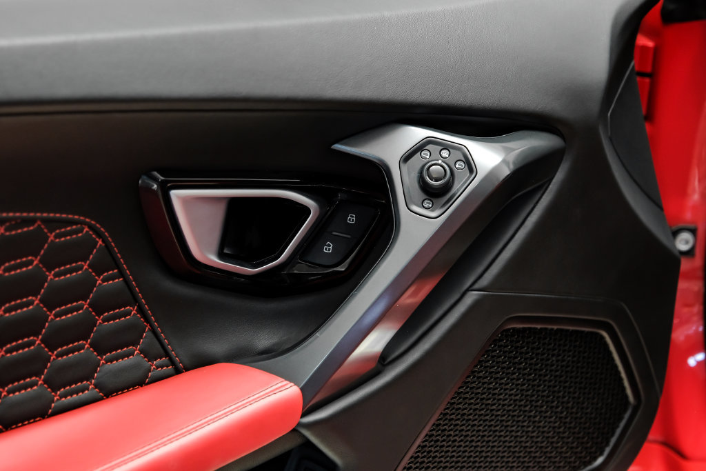 Used 2018 Lamborghini Huracan LP 580-2 RWD image 39