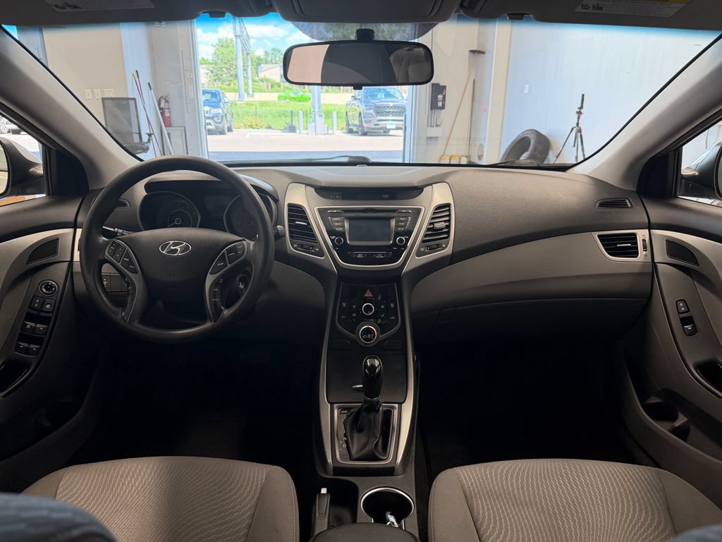 Used 2015 Hyundai Elantra SE w/ Option Group 02 FWD image 13