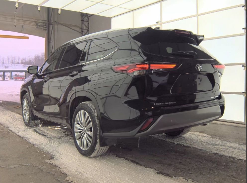 Used 2025 Toyota Highlander Platinum image 7