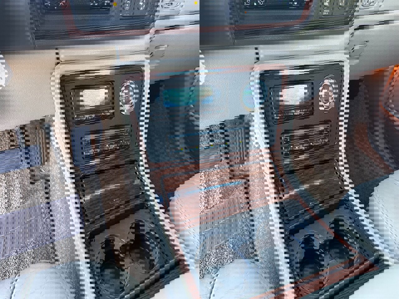 Used 2002 Cadillac Escalade EXT image 29