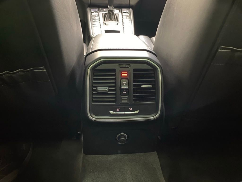 Used 2016 Porsche Macan S image 21