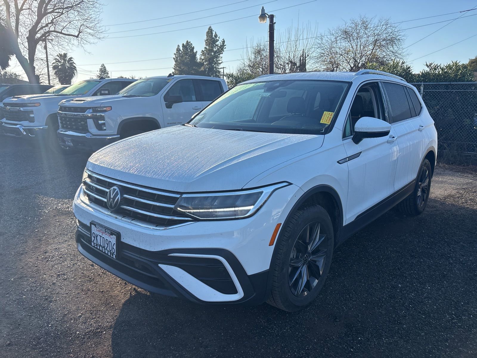 Used 2024 Volkswagen Tiguan SE image 2