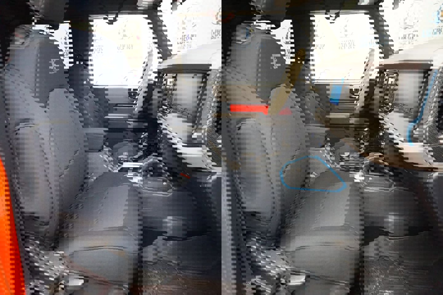 Used 2022 Ford Bronco Wildtrak image 17