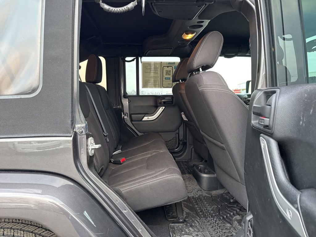 Used 2017 Jeep Wrangler Unlimited Sahara image 33