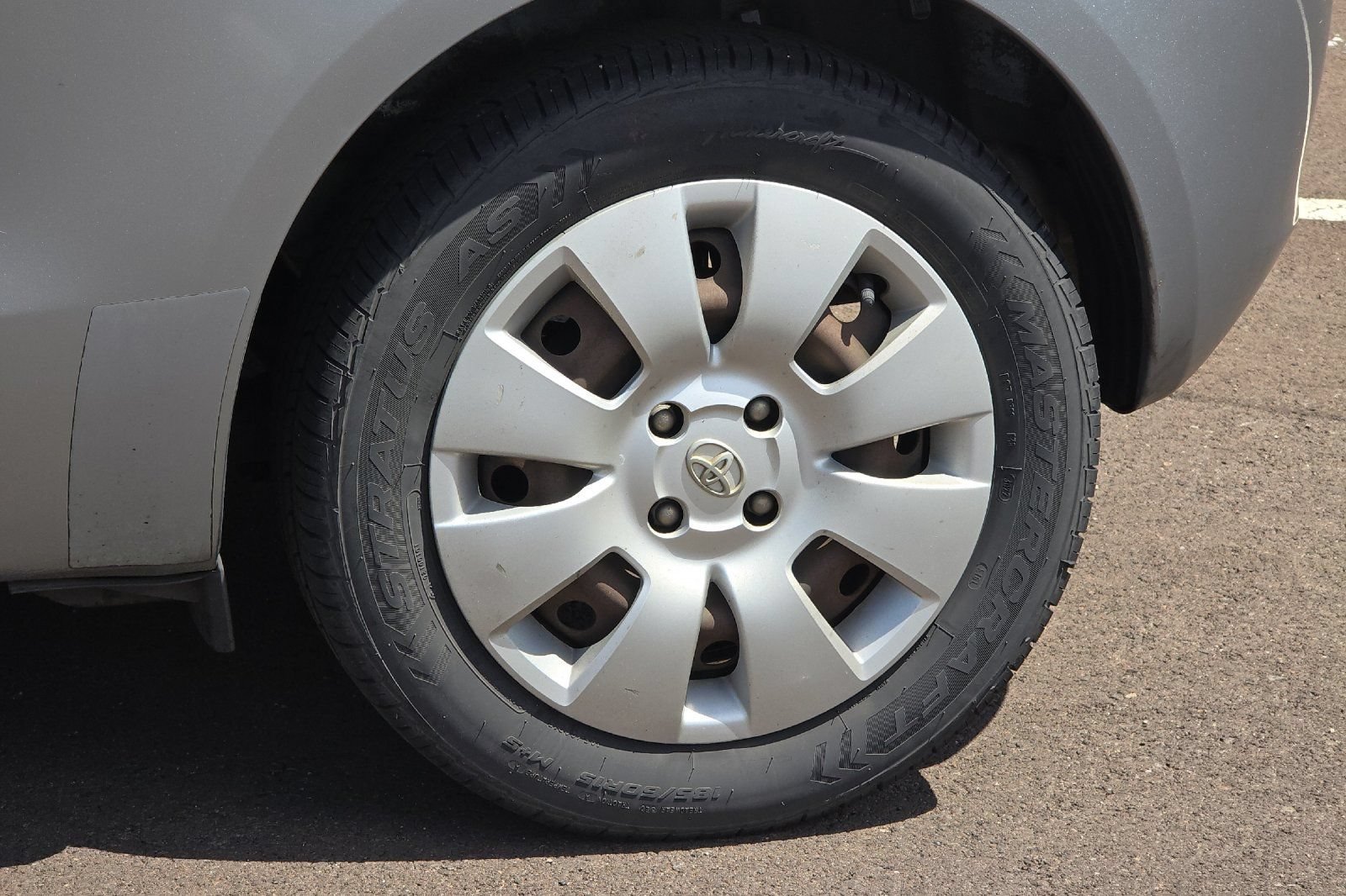 Used 2007 Toyota Yaris 2-Door Hatchback FWD image 24