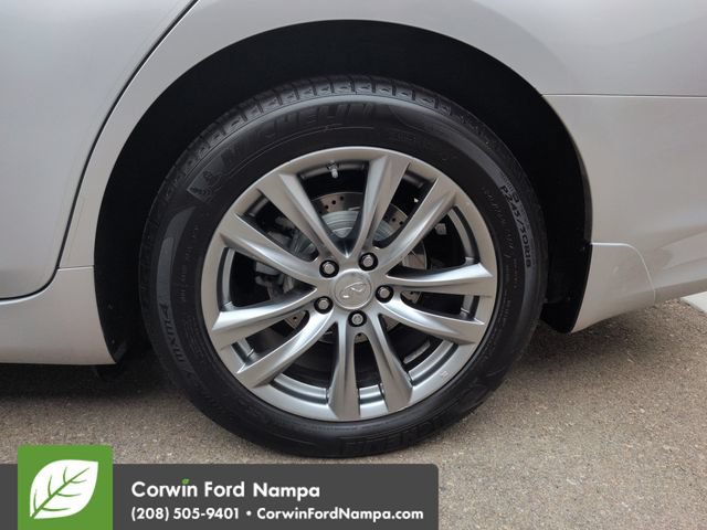 Used 2016 INFINITI Q70 3.7 w/ Deluxe Touring Package AWD/4WD image 32