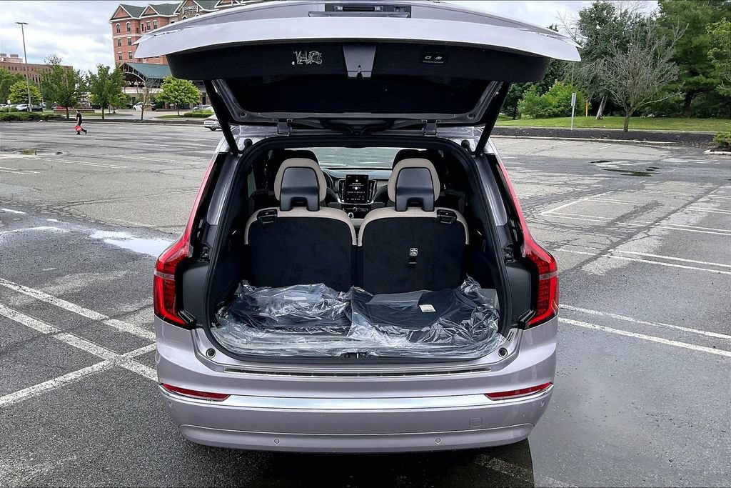 New 2026 Volvo XC90 T8 Plus w/ Protection Package Premier AWD/4WD image 4
