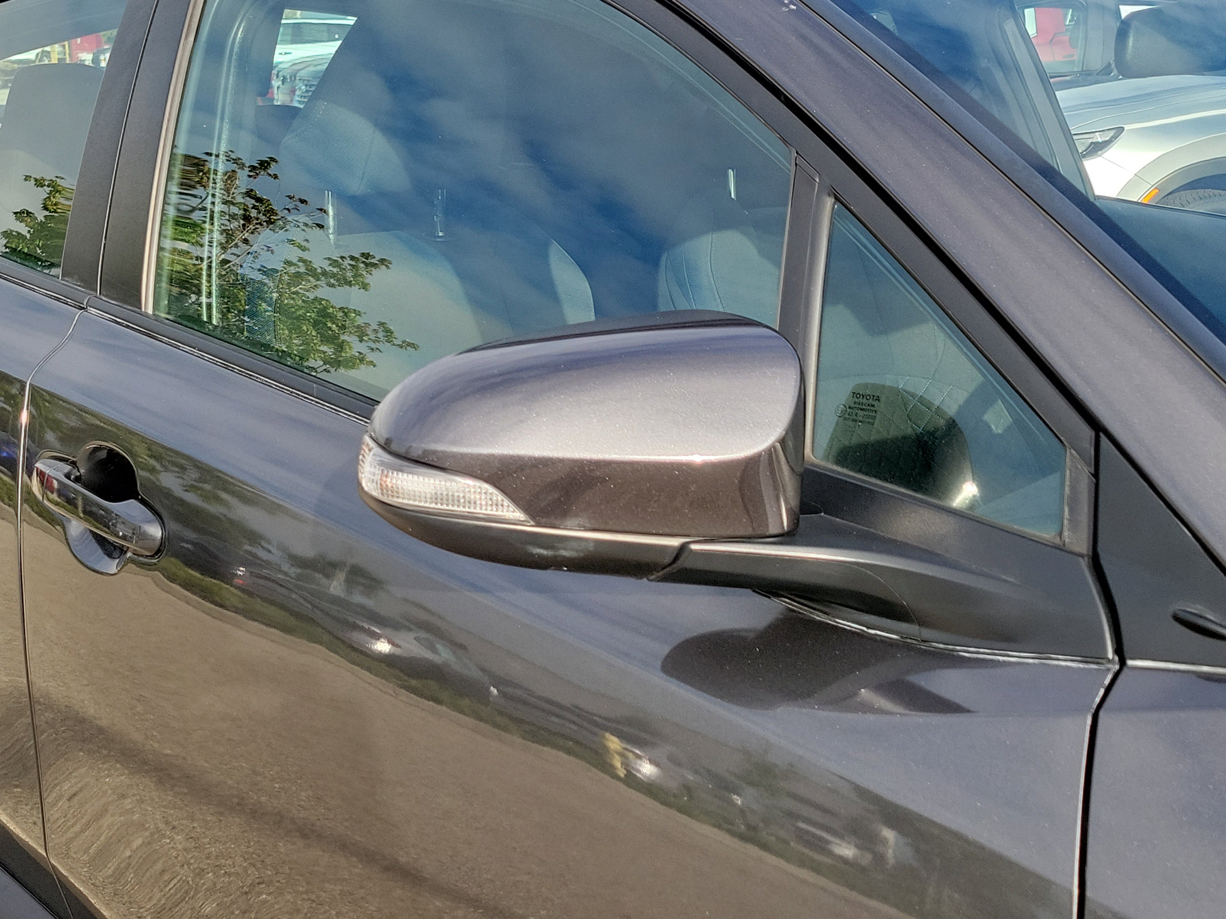 Used 2021 Toyota C-HR XLE FWD image 8