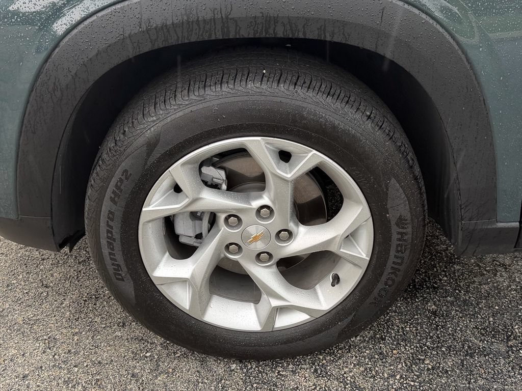 Used 2025 Chevrolet Trax LS w/ LS Convenience Package FWD image 18