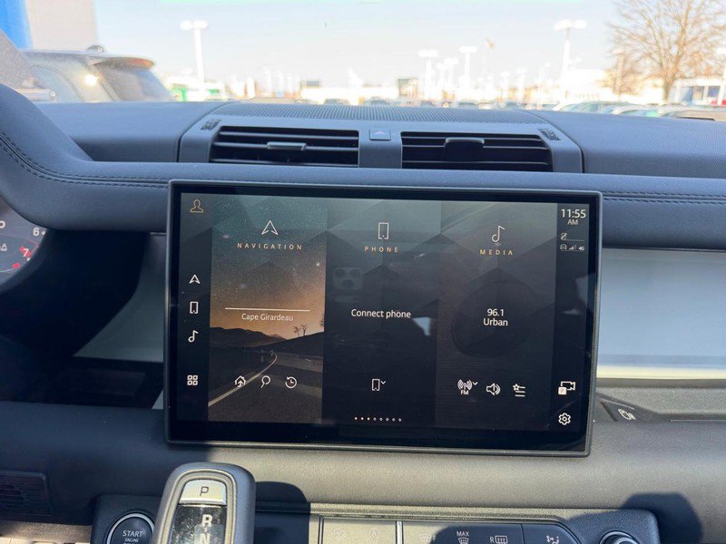 Used 2025 Land Rover Defender 110 S image 14