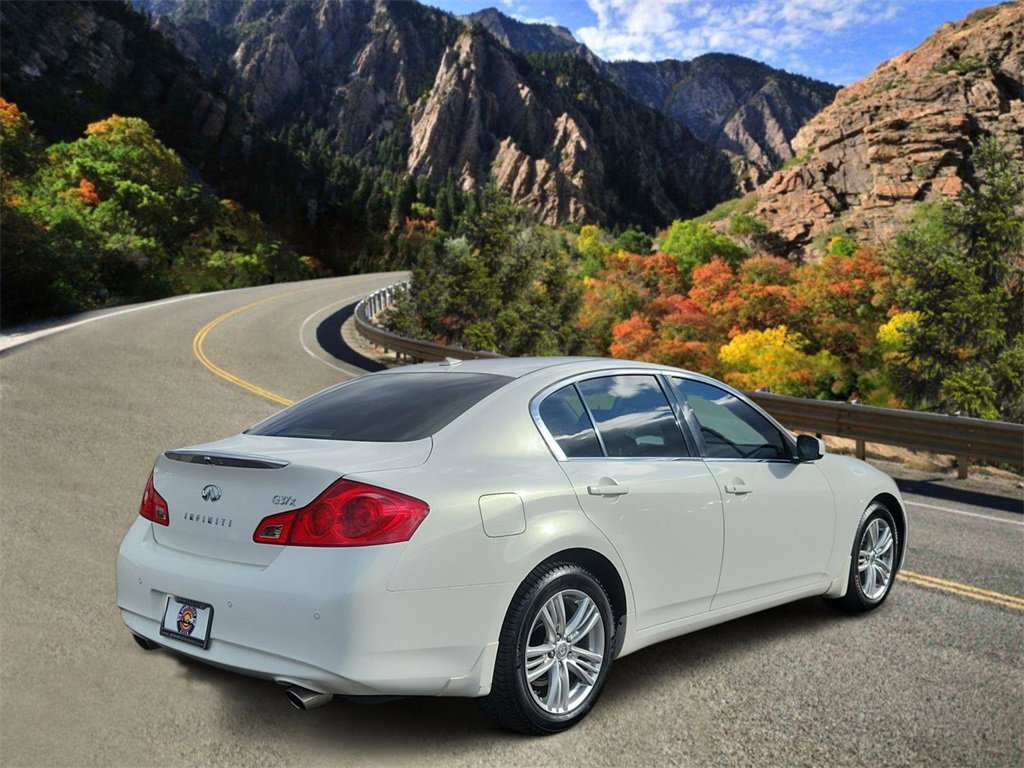 Used 2013 INFINITI G37 x w/ Premium Pkg image 3