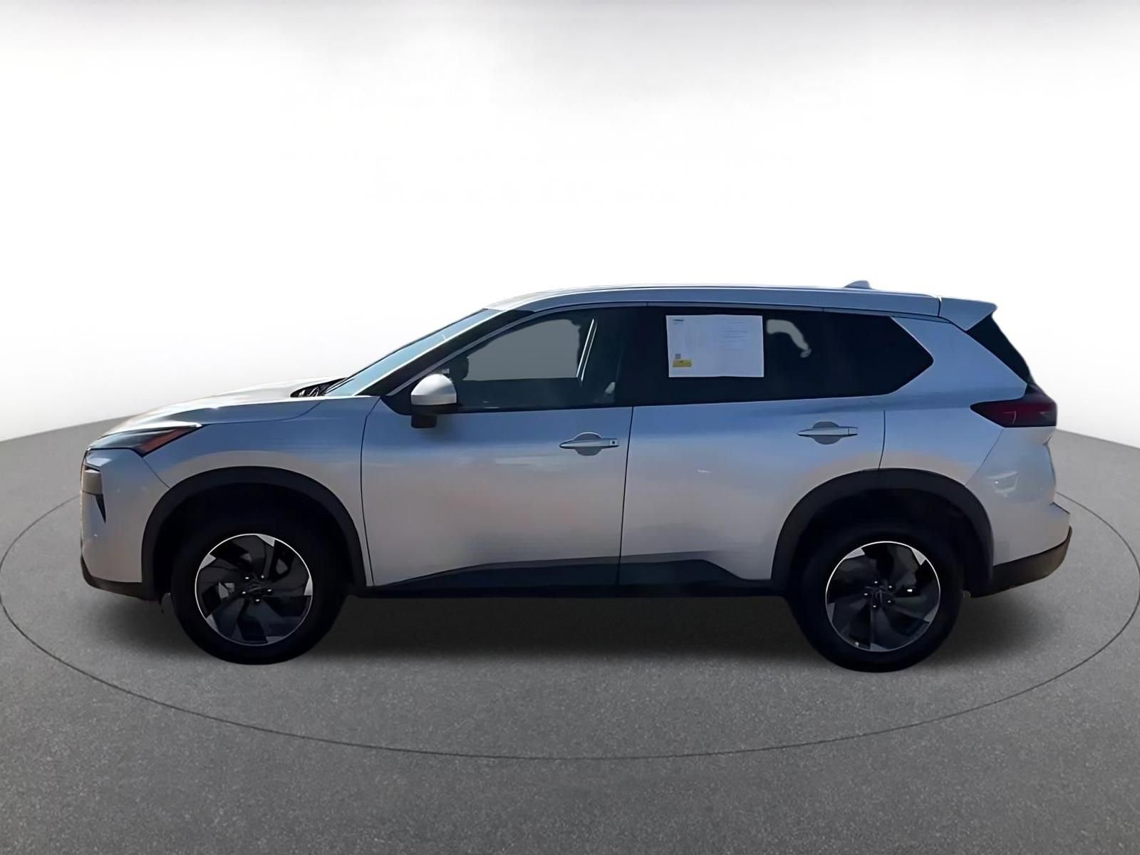 Used 2025 Nissan Rogue SV FWD image 8