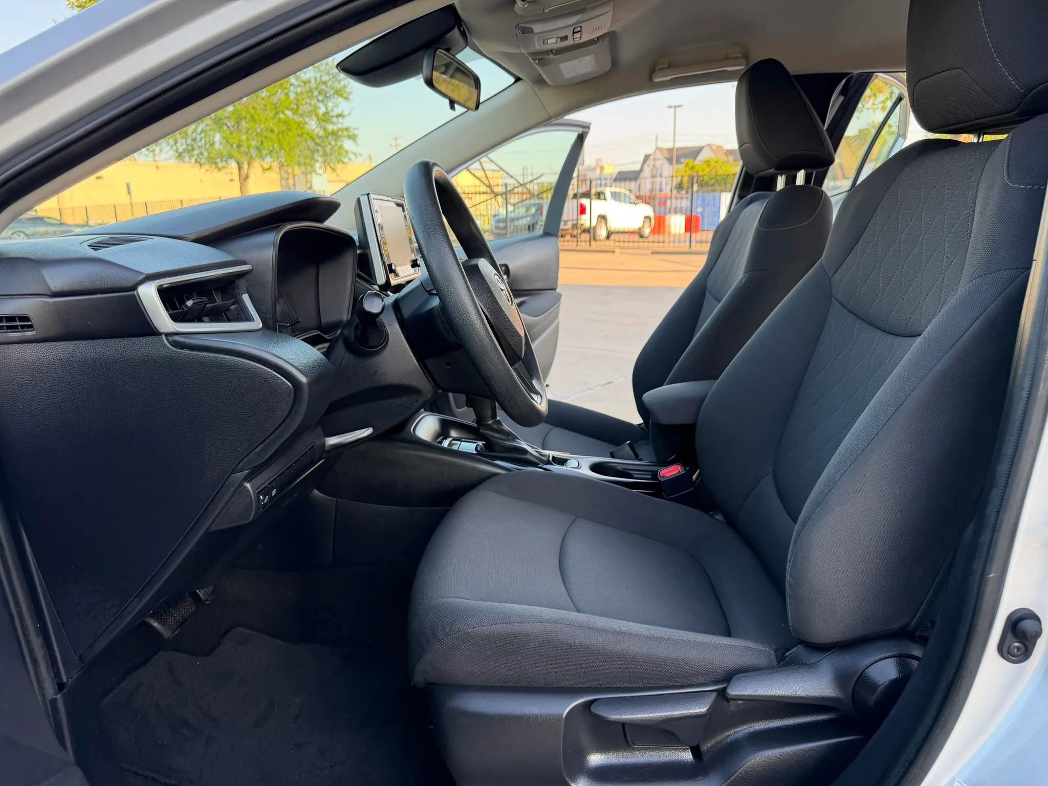 Used 2020 Toyota Corolla LE FWD image 21