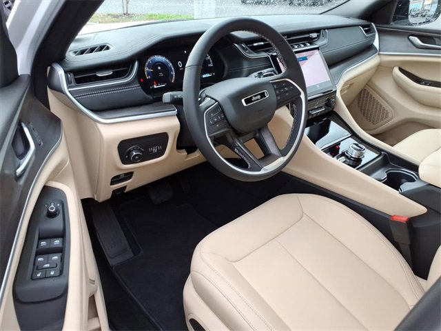 New 2025 Jeep Grand Cherokee Limited image 14