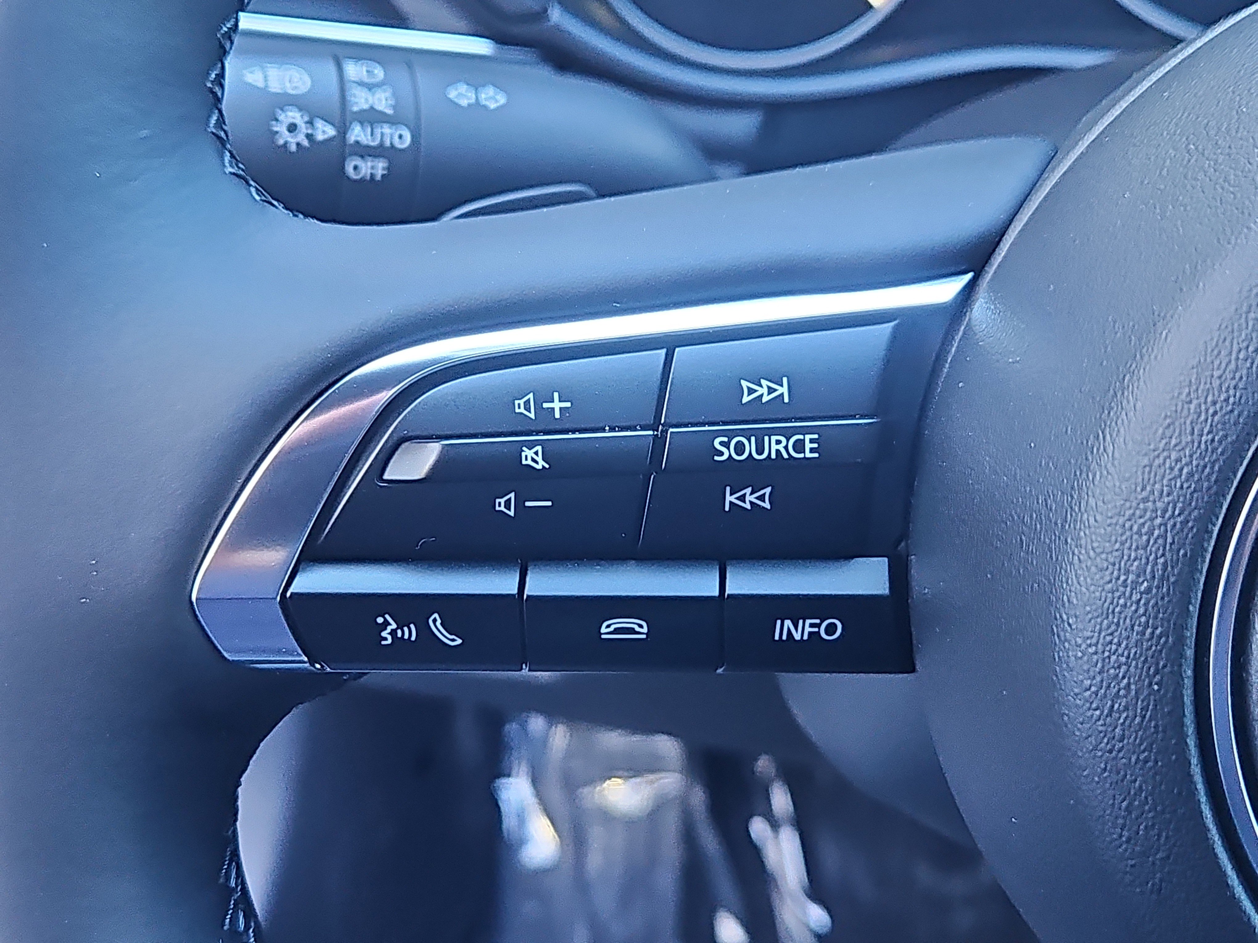 New 2026 MAZDA MAZDA3 Hatchback w/Premium Plus Pkg image 13