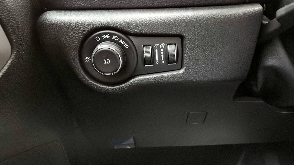 Used 2023 Chrysler Pacifica Limited w/ Uconnect Theater Family Group AWD/4WD image 35