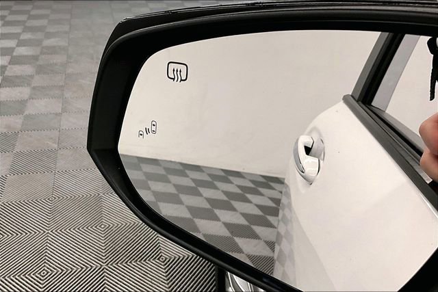 Used 2022 Toyota Sienna XSE image 36