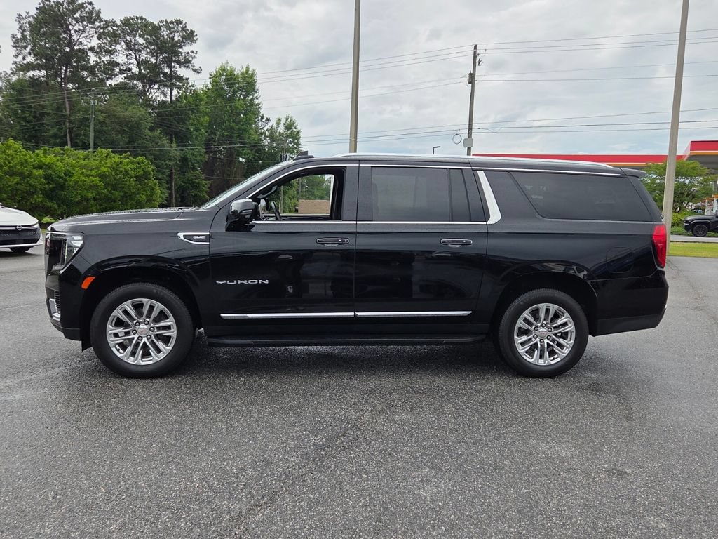 Used 2022 GMC Yukon XL SLT w/ SLT Premium Package AWD/4WD image 2