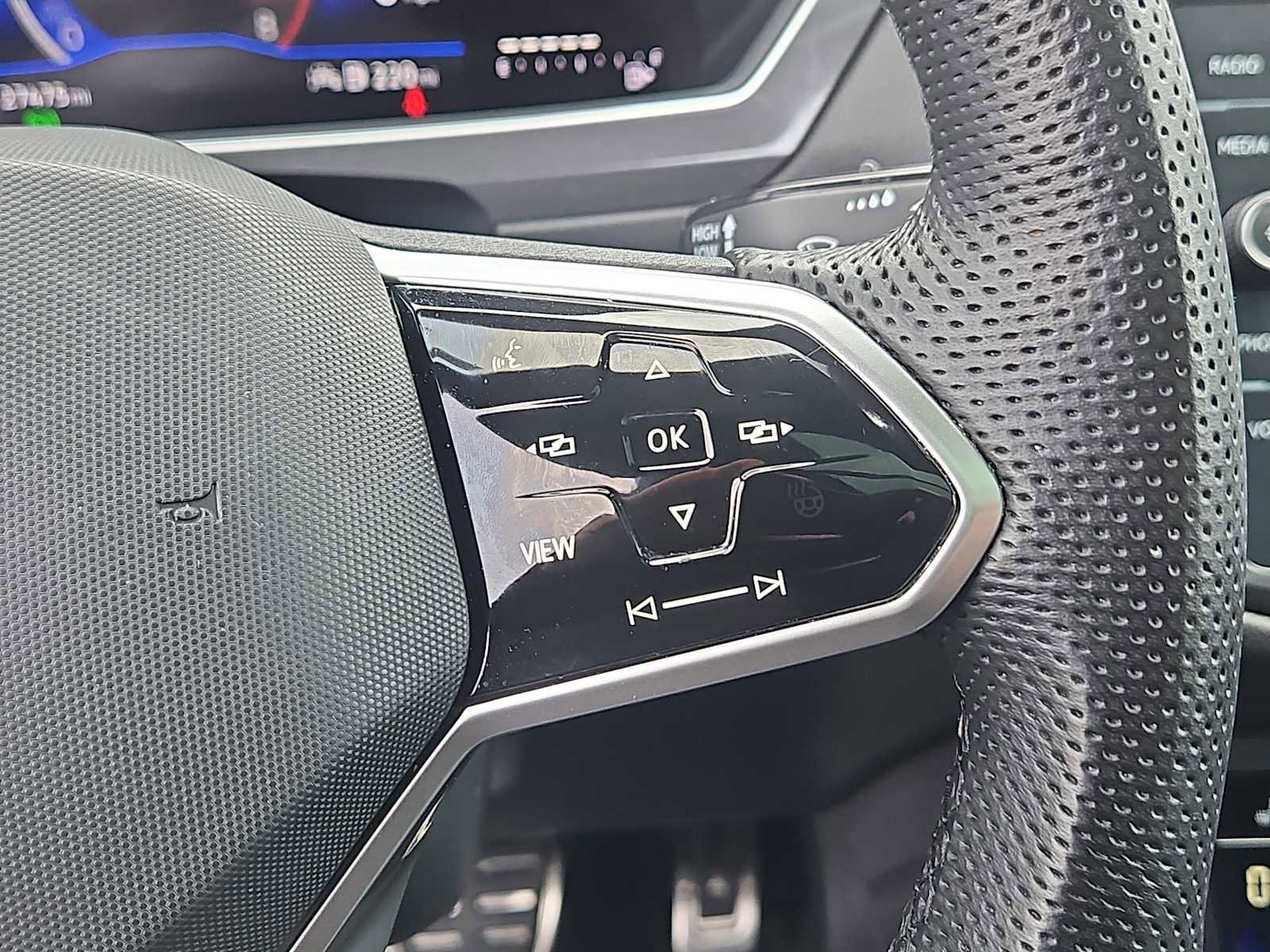 Used 2024 Volkswagen Tiguan SE R-Line image 26