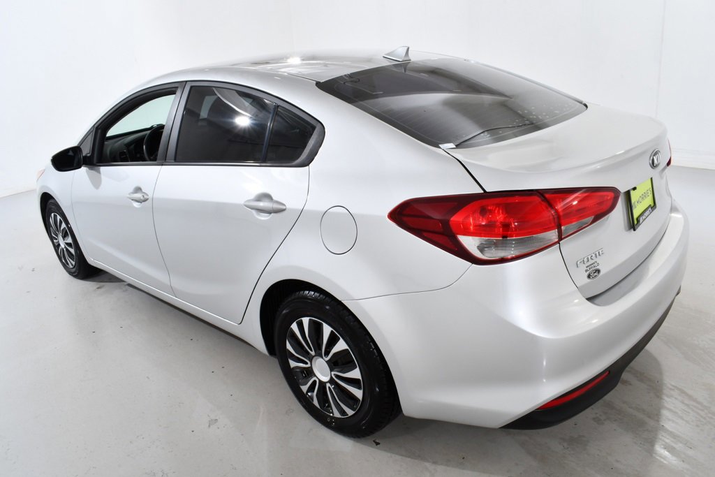 Used 2018 Kia Forte LX w/ LX Rear Camera Package image 15