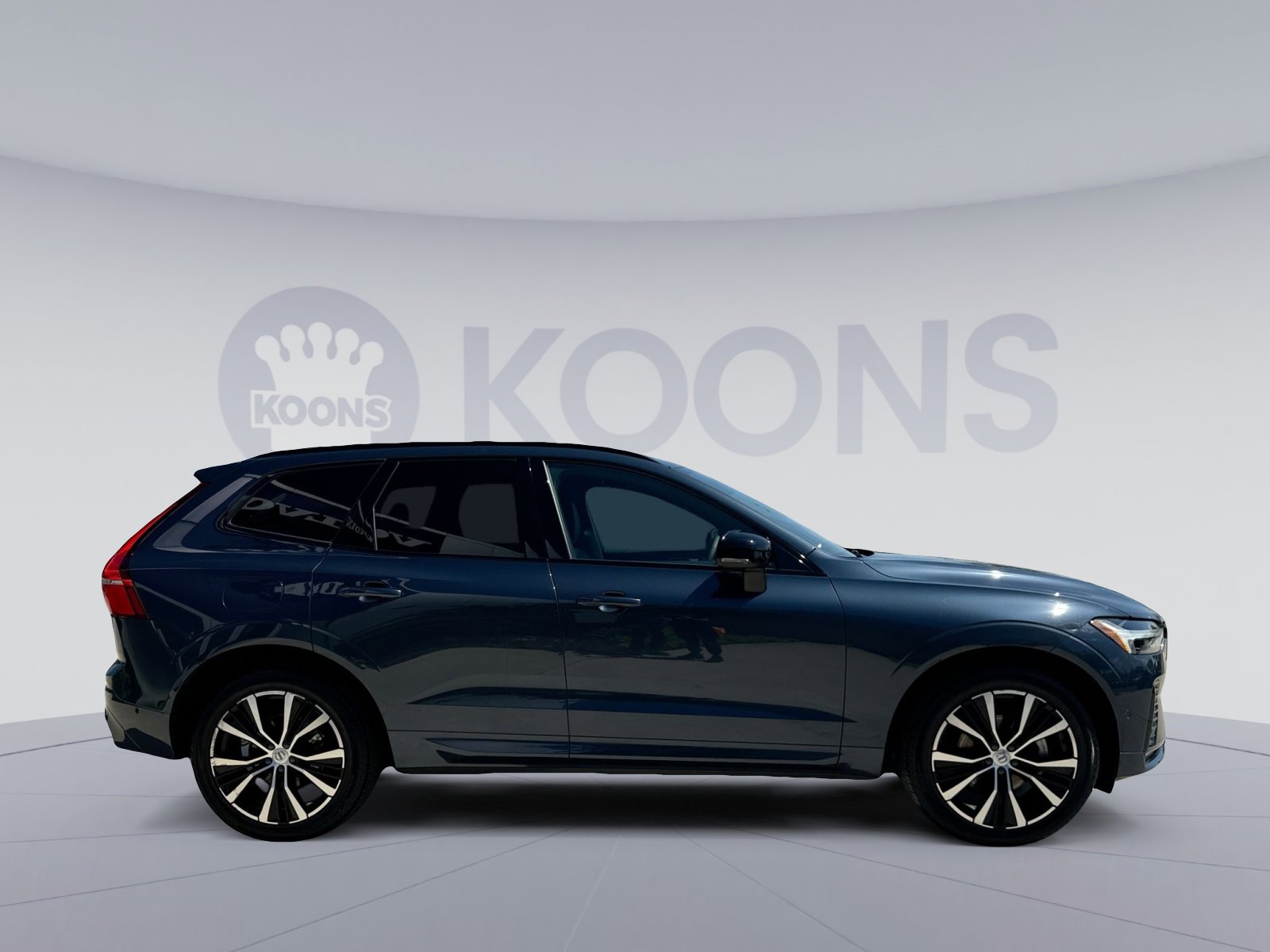 Used 2023 Volvo XC60 B5 Plus w/ Climate Package AWD/4WD image 8