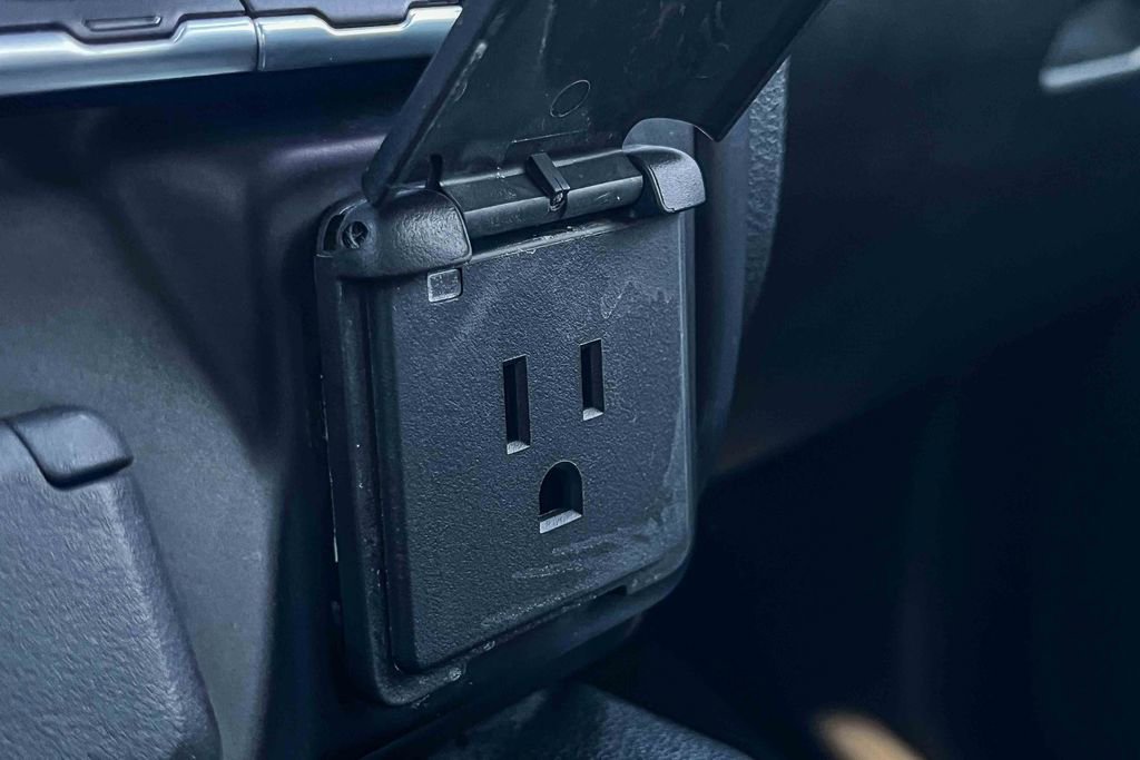 Used 2021 GMC Sierra 2500 SLT w/ SLT Premium Package image 37