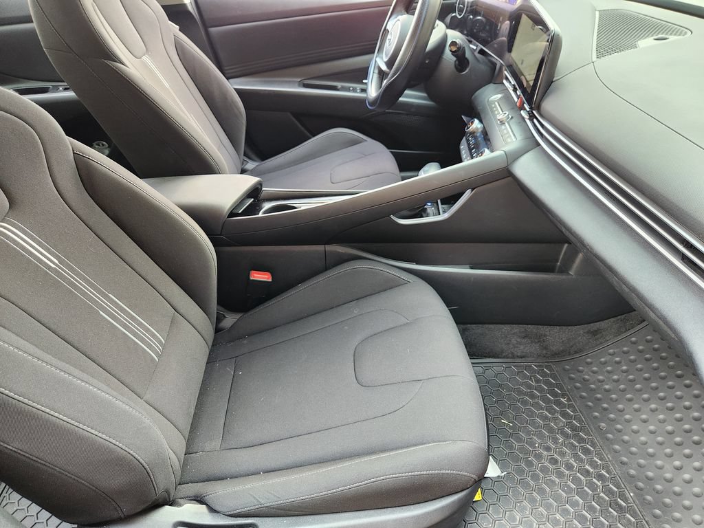 Used 2023 Hyundai Elantra SEL w/ Convenience Package FWD image 15