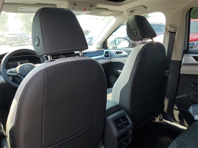 New 2025 Volkswagen Taos SE image 11