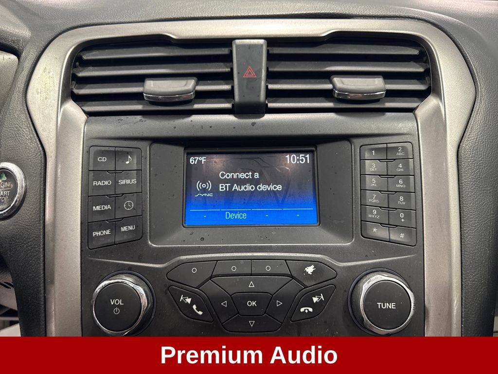 Used 2017 Ford Fusion SE FWD image 12